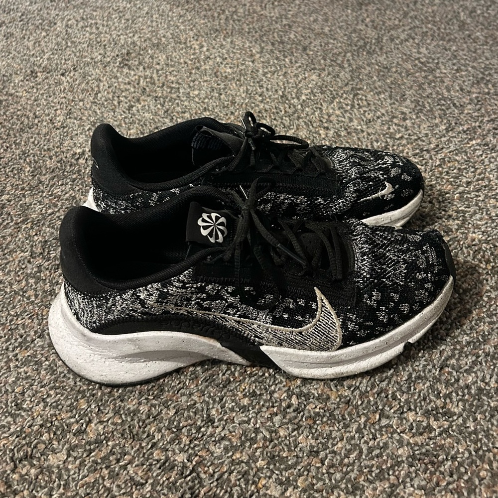(5 for $25) Black and white Nike Sneakers